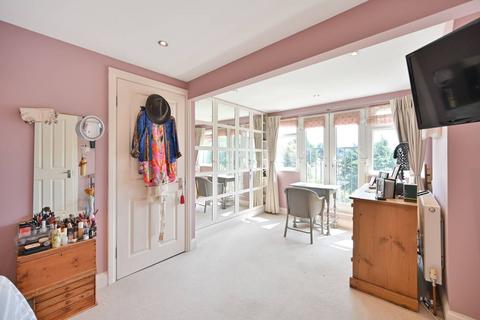 5 bedroom semi-detached house to rent, Broad Lane, Hampton, TW12