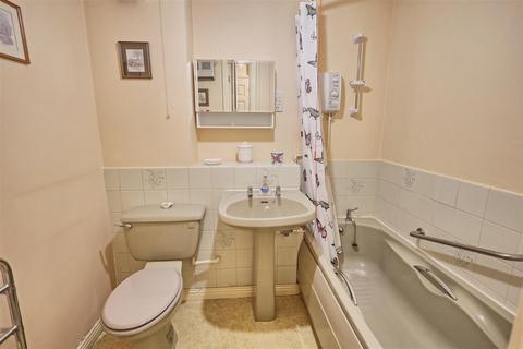 1 bedroom apartment for sale, Hartfield Court, Collett Road, Ware SG12