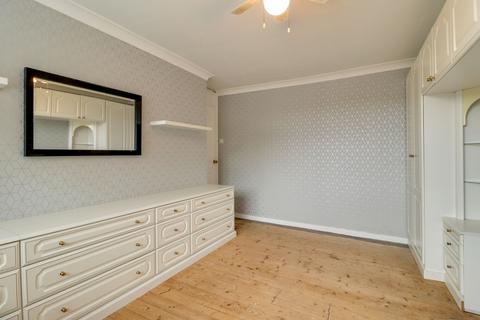 58 Foxwarren, Claygate, Esher, KT10 0LA