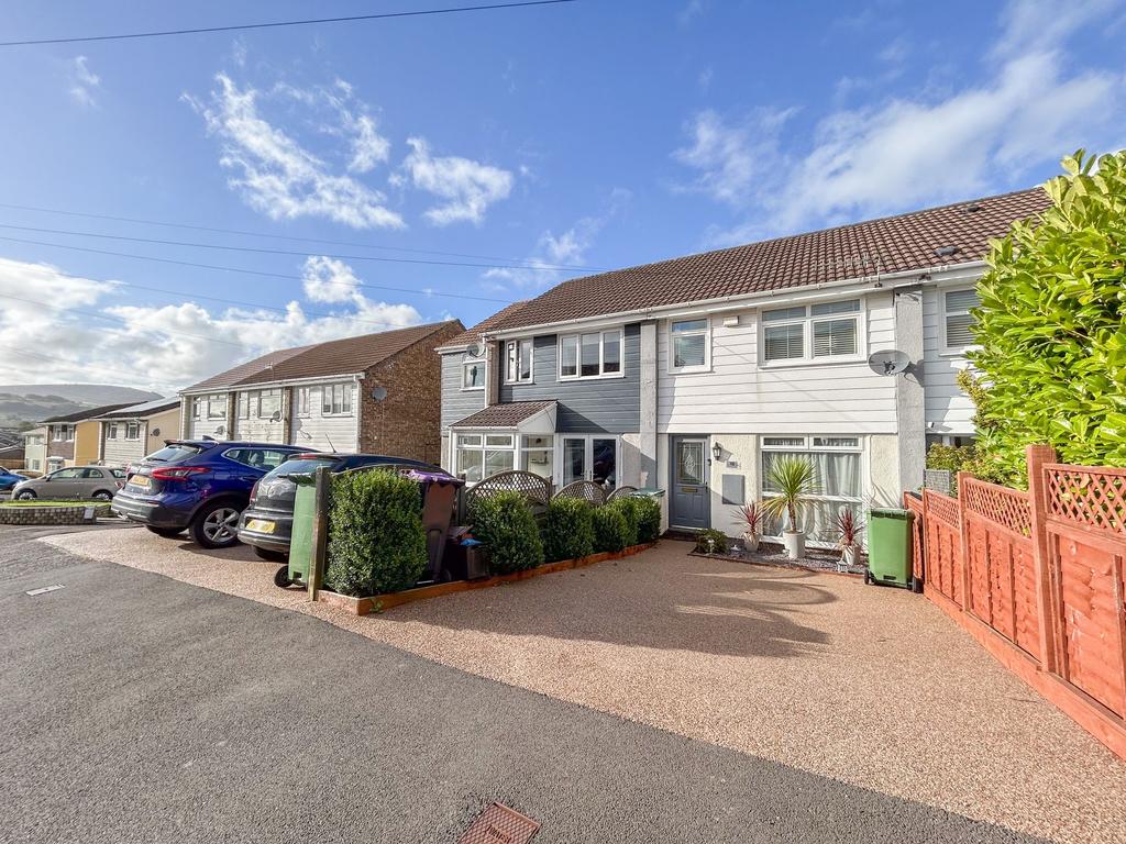 Chestnut Close, New Inn, NP4 2 bed terraced house for sale £200,000