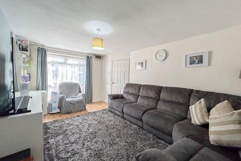10 Chestnut Close, New Inn, Pontypool, NP4 0EZ