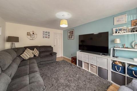 10 Chestnut Close, New Inn, Pontypool, NP4 0EZ