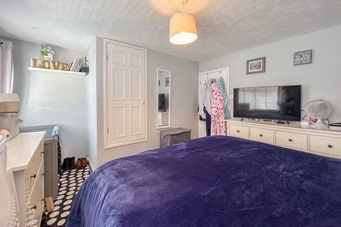 10 Chestnut Close, New Inn, Pontypool, NP4 0EZ