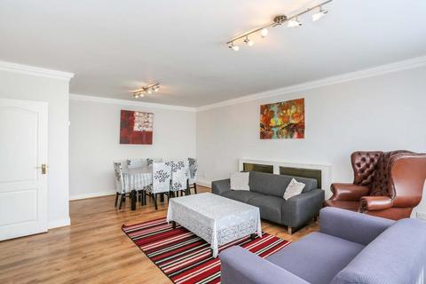 3 bedroom flat to rent, Warwick Gardens, Kensington W14