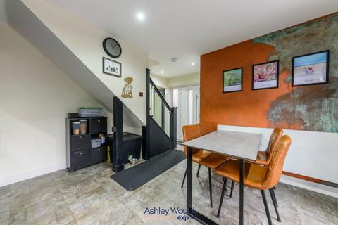 23 Birnham Close, Tipton, DY4 8AW