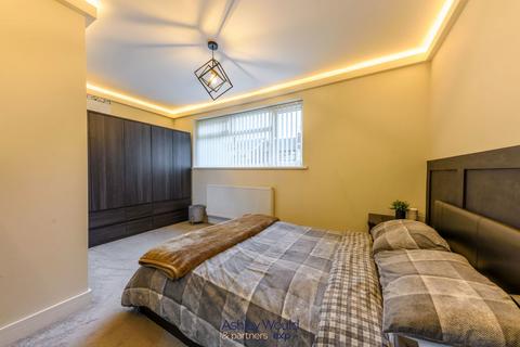 23 Birnham Close, Tipton, DY4 8AW