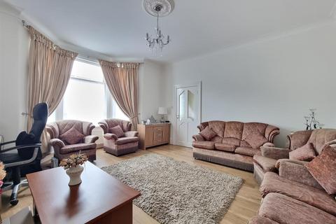 4 bedroom terraced house for sale, Gordon Road, Ilford