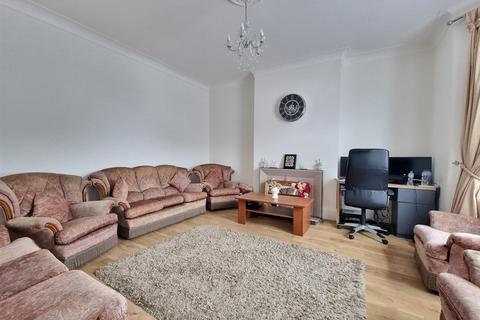 4 bedroom terraced house for sale, Gordon Road, Ilford