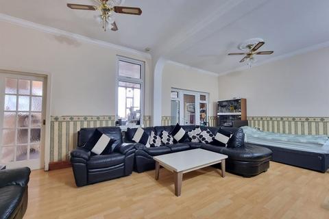 15 Gordon Road, Ilford, IG1 1SP