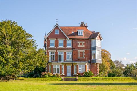 3 bedroom apartment for sale, Holmesdale Park, Coopers Hill Road, Nutfield