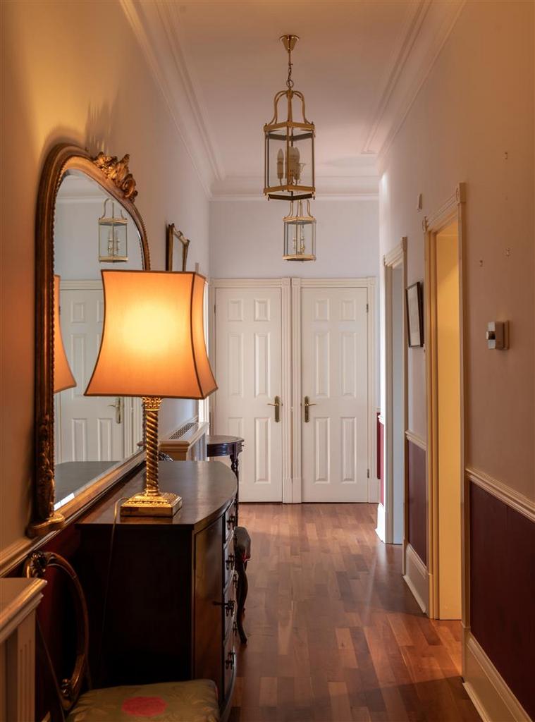 25 Holmesdale Park internals more.jpg