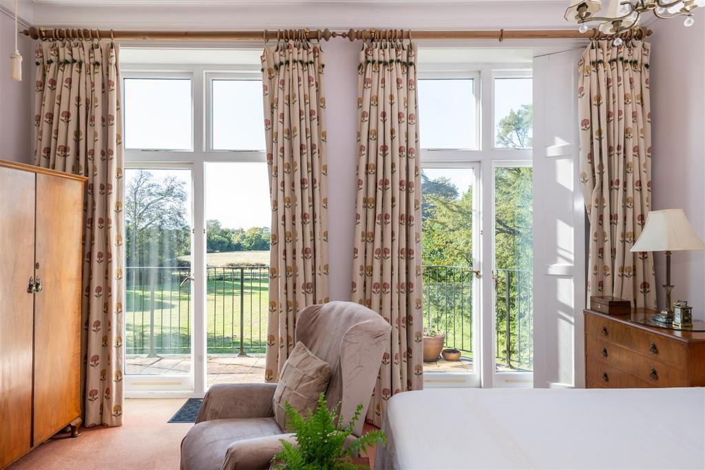 25 Holmesdale Park internal-8.jpg