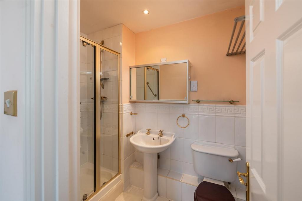 25 Holmesdale Park internals20.JPG