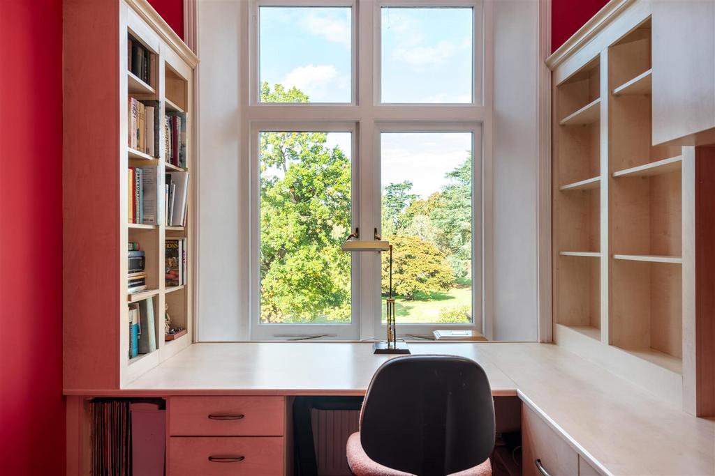 25 Holmesdale Park internals9.JPG