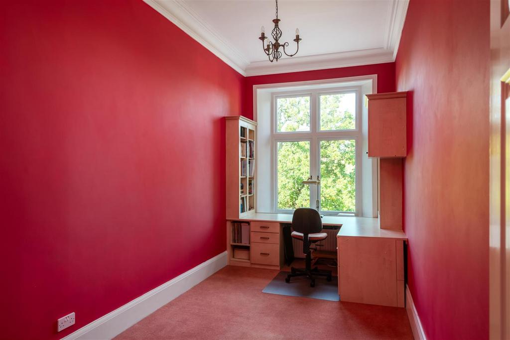 25 Holmesdale Park internals8.JPG