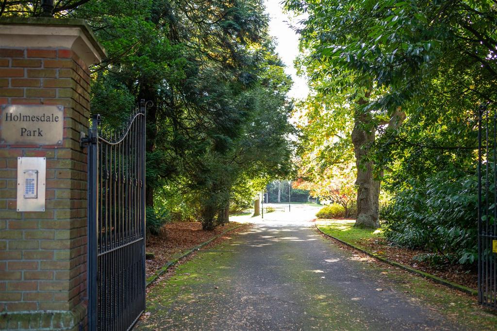25 Holmesdale Park externals-36.jpg
