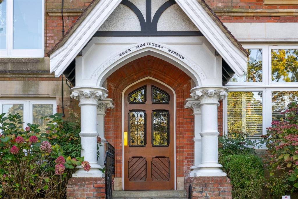 25 Holmesdale Park externals-20.jpg