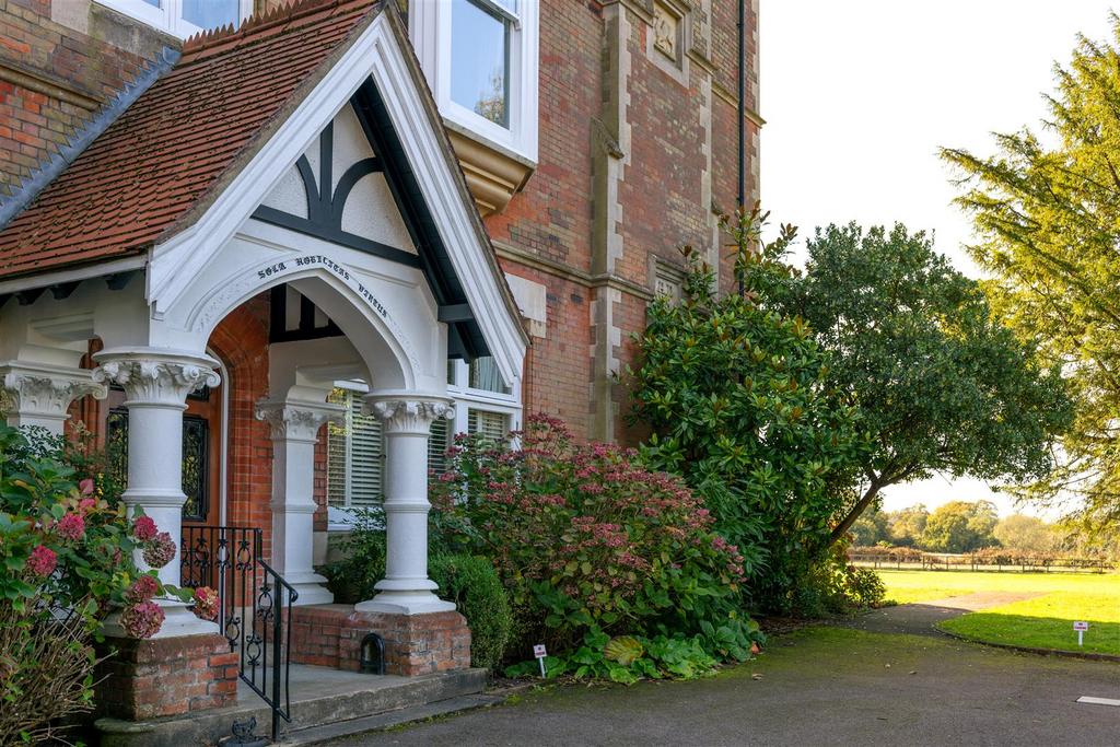 25 Holmesdale Park externals-45.jpg