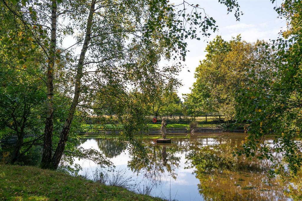 25 Holmesdale Park externals-40.jpg