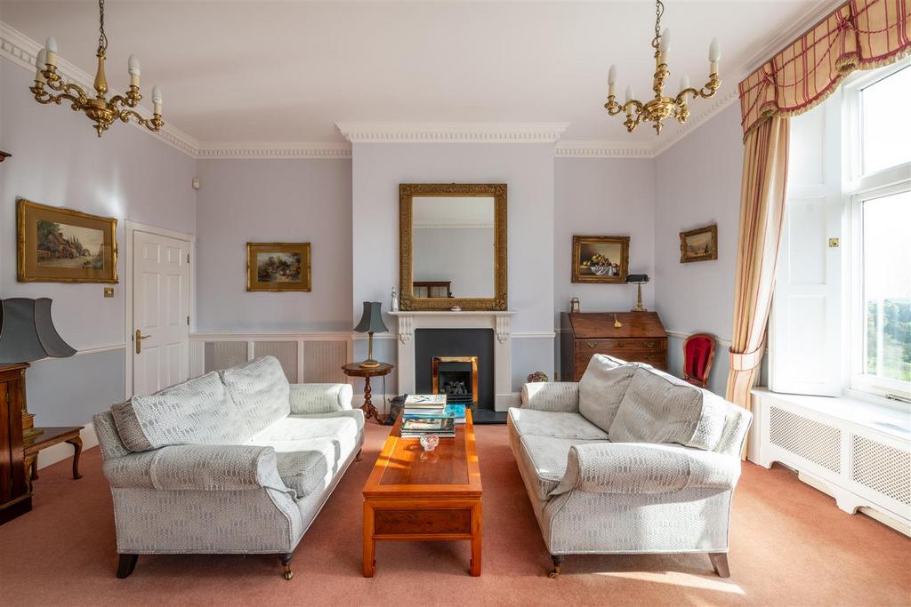 25 Holmesdale Park internal-2.jpg