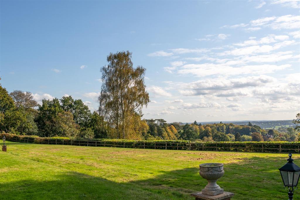 25 Holmesdale Park externals-27.jpg