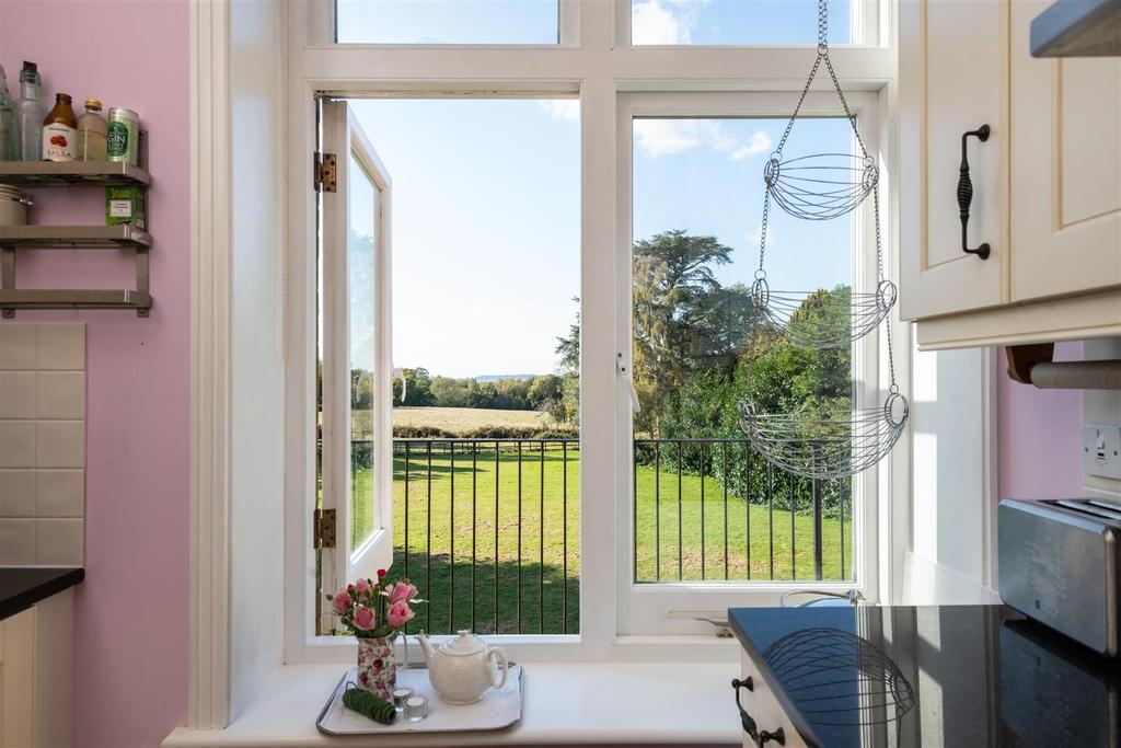 25 Holmesdale Park internal-7.jpg