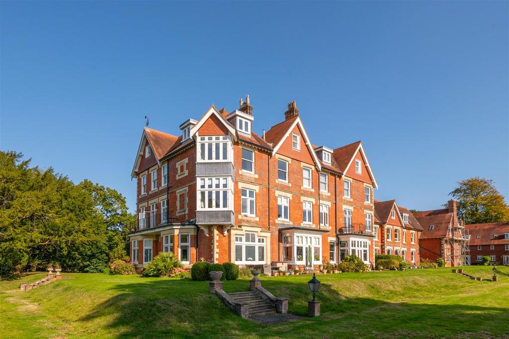 25 Holmesdale Park externals-9.jpg