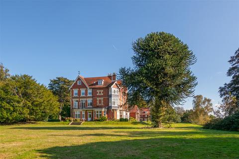 3 bedroom apartment for sale, Holmesdale Park, Coopers Hill Road, Nutfield