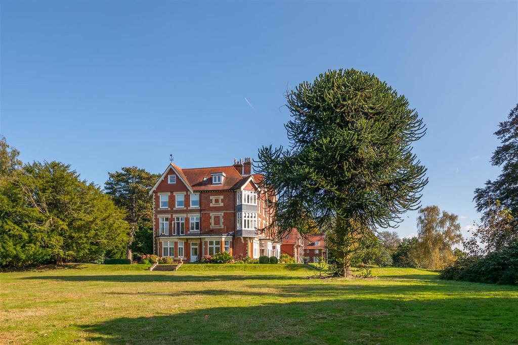 25 Holmesdale Park externals-14.jpg