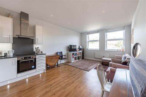 2 bedroom apartment for sale, Woodland Court, Soothouse Spring, St Albans