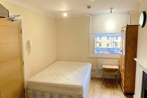 Studio to rent, Mile End Road, London E1