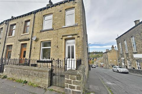 4 bedroom end of terrace house for sale, Green Lane, Greetland, Halifax