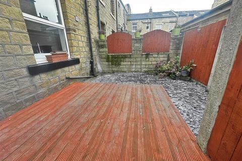 4 bedroom end of terrace house for sale, Green Lane, Greetland, Halifax