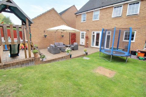 4 bedroom detached house for sale, Meek Road, Newent