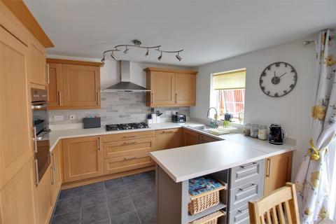 4 bedroom detached house for sale, Meek Road, Newent