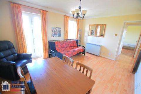 2 bedroom flat for sale, Walsingham Close, Hatfield