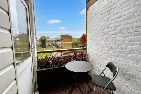 2 bedroom flat to rent, Yarnfield Square, London SE15