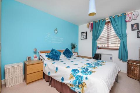 2 bedroom flat for sale, Carterton,  Oxfordshire,  OX18