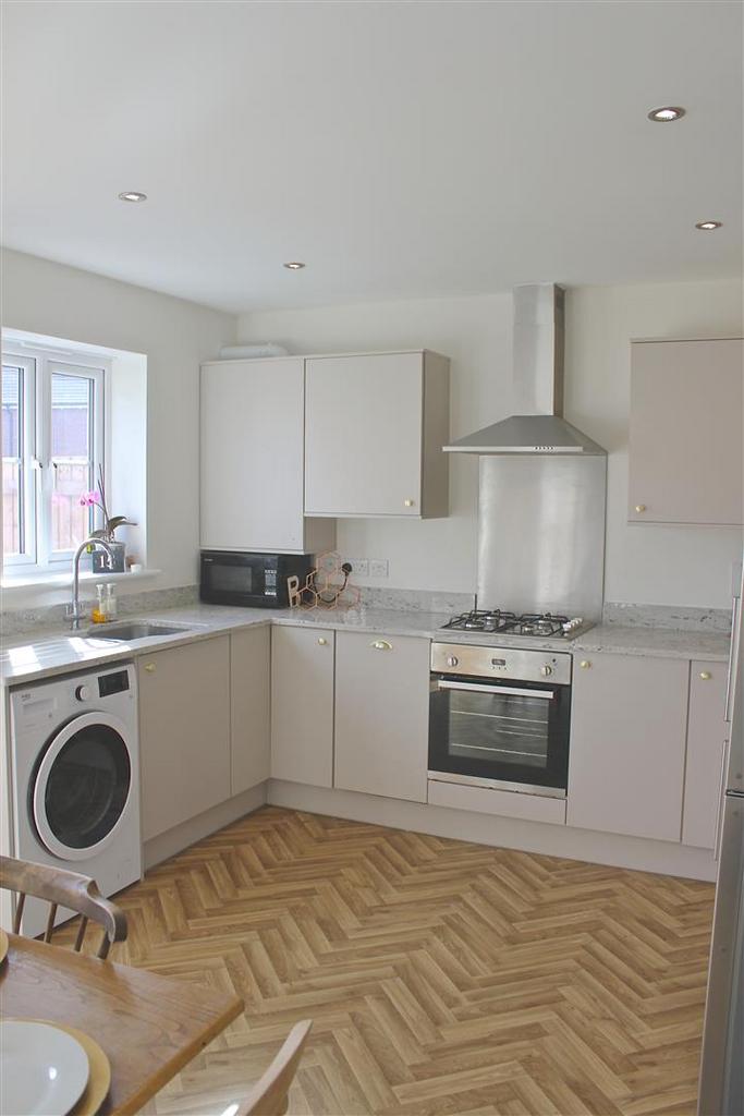 Kitchen 1.jpg