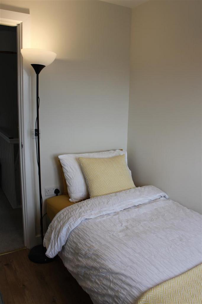 Bed2.jpg