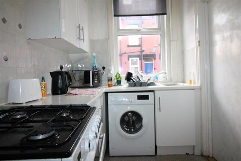 3 bedroom house to rent, William Street, Hyde Park, Leeds