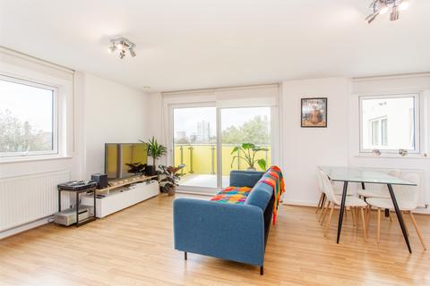 2 bedroom flat for sale, Bresslaw Court, Mile End, E3