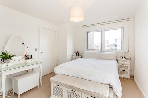 2 bedroom flat for sale, Bresslaw Court, Mile End, E3