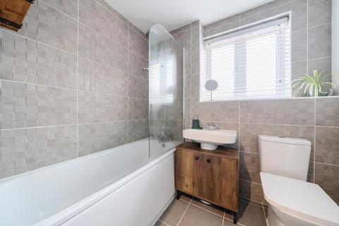 2 bedroom flat for sale, Aylesbury,  Buckinghamshire,  HP18