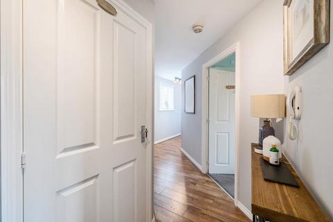 2 bedroom flat for sale, Aylesbury,  Buckinghamshire,  HP18