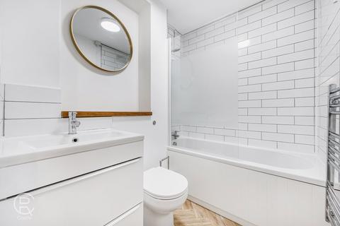 60 Riverside Close, London, W7 1BY