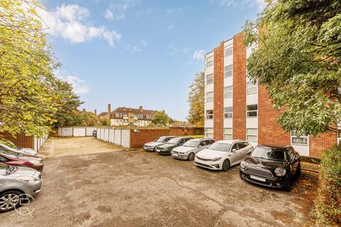 60 Riverside Close, London, W7 1BY