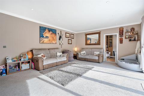 Arveka Alcocks Close, Kingswood, Tadworth, KT20 6BG