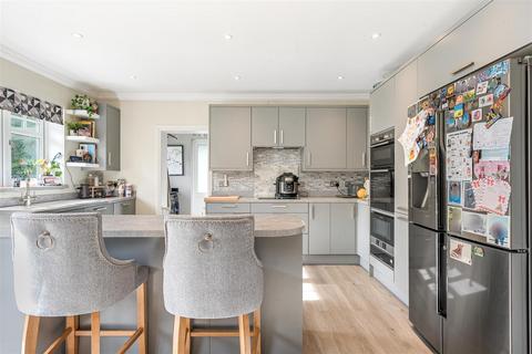 Arveka Alcocks Close, Kingswood, Tadworth, KT20 6BG