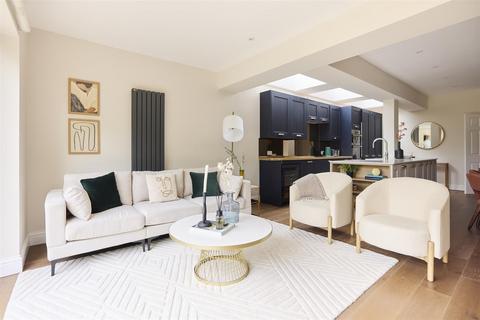 3 bedroom apartment for sale, Brondesbury Park, London, NW2